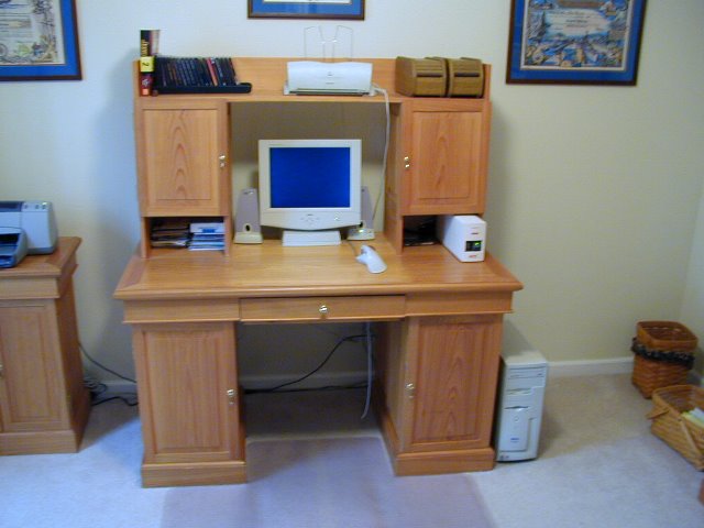 Computer desk